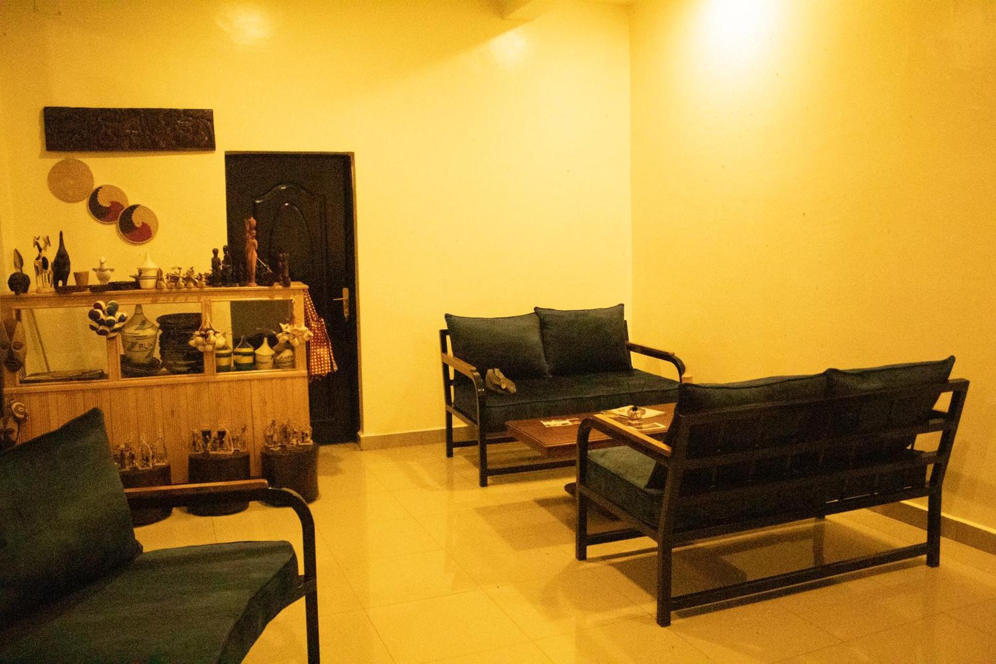 Peace Guest House Muhari 외부 사진